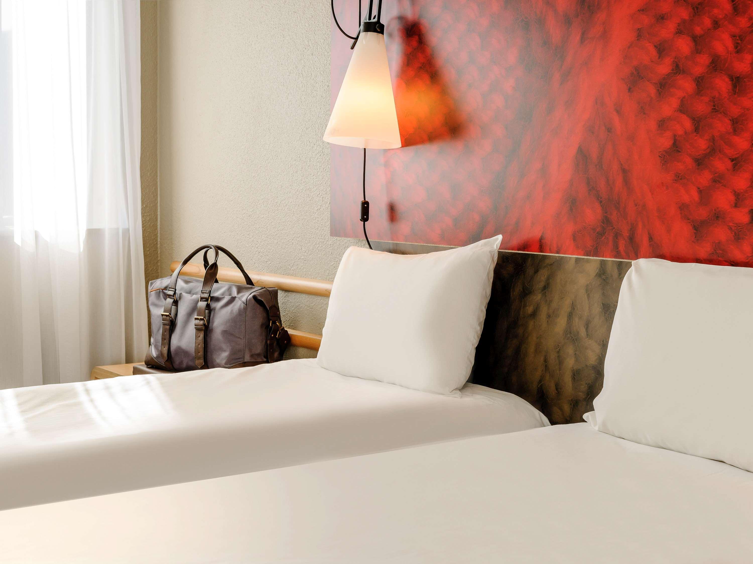 ไอบิส บอร์โด ซองทร์ การ์ แซ็งฌ็อง Hotel ภายนอก รูปภาพ