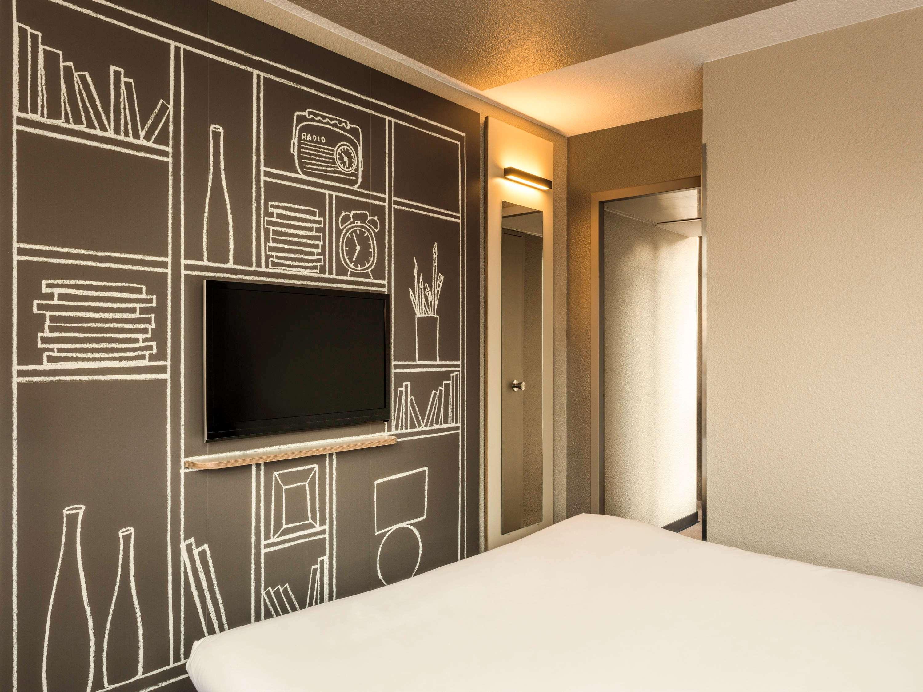 ไอบิส บอร์โด ซองทร์ การ์ แซ็งฌ็อง Hotel ภายนอก รูปภาพ